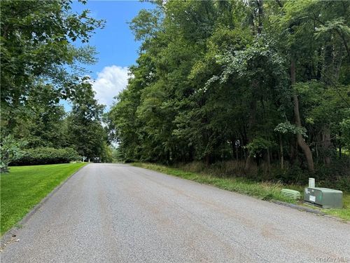 11 Louis Dr, Katonah, NY, 10536-3122 | Card Image
