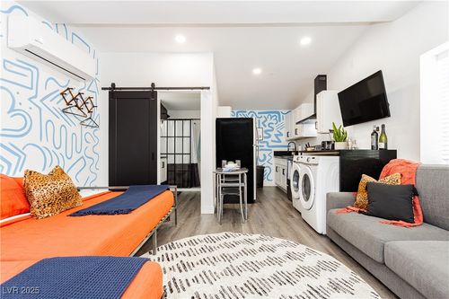 522 E Saint Louis Ave, Las Vegas, NV, 89104-2558 | Card Image