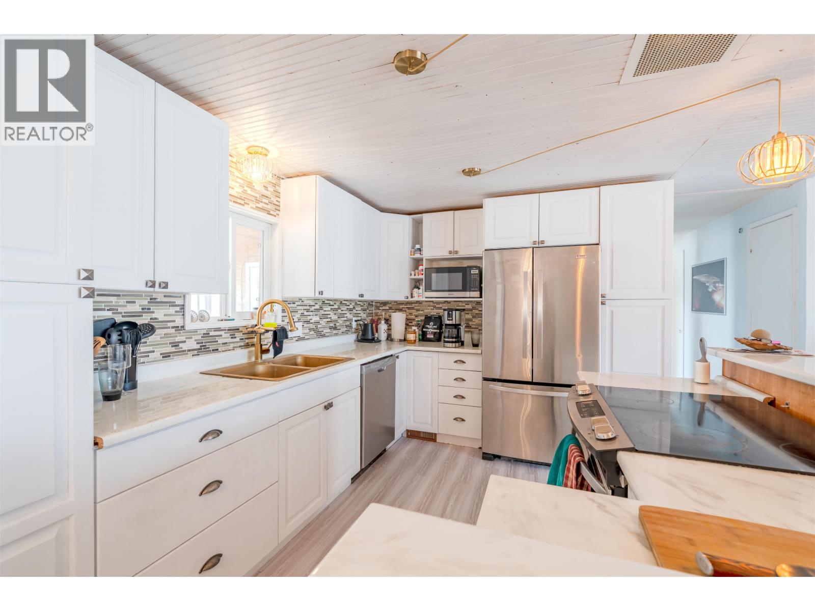 Residential in 100 Mile House 4