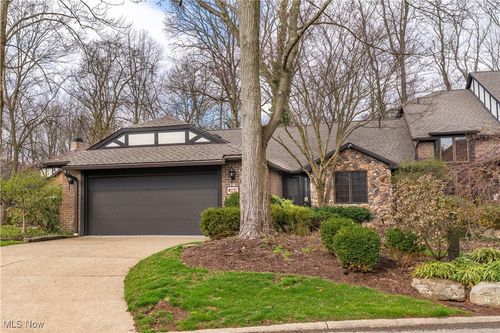 225 N Circle Dr, North Canton, OH, 44709-4212 | Card Image