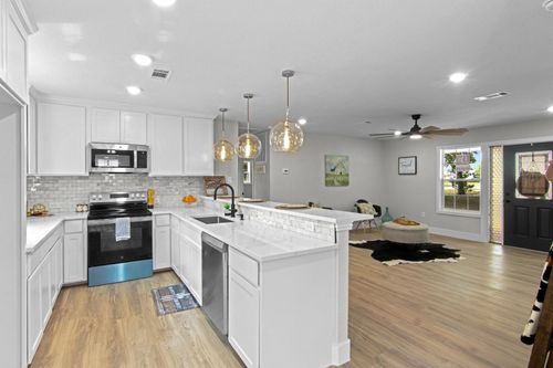 15529 Pine St, Santa Fe, TX, 77517-2823 | Card Image