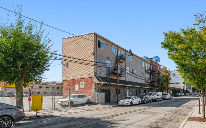 Commercial Sale in Newark City 3