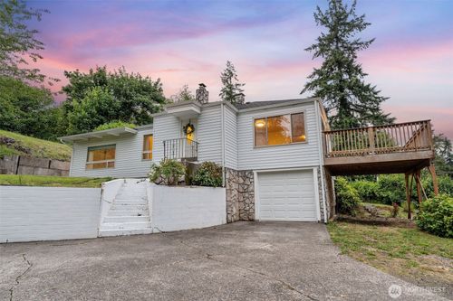 123 Scenic View Dr, Longview, WA, 98632-5829 | Card Image