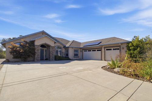 2246 Lakeview Cir, Valley Springs, CA, 95252-8567 | Card Image