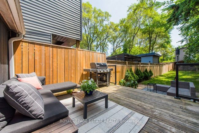 2311 Gerrard St E, House attached with 3 bedrooms, 2 bathrooms and null parking in Toronto ON | Image 23