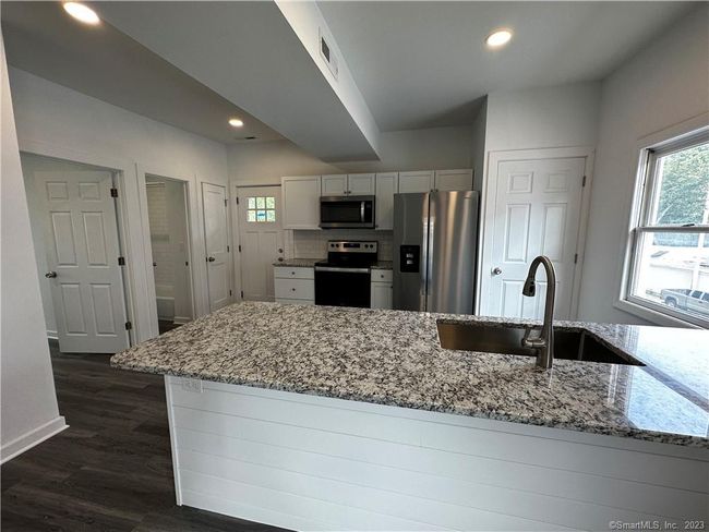2 - 374 N Colony St, Home with 3 bedrooms, 1 bathrooms and 2 parking in Wallingford CT | Image 4