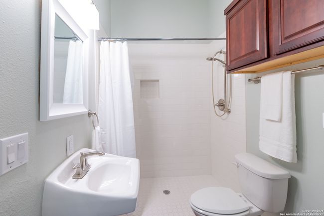 412 Warren St, House other with 7 bedrooms, 6 bathrooms and null parking in San Antonio TX | Image 12