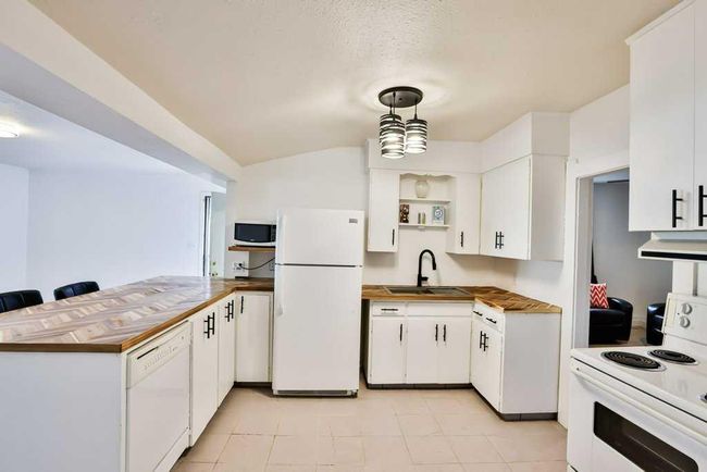 611 16 Street N, Home with 2 bedrooms, 1 bathrooms and 2 parking in Lethbridge AB | Image 14