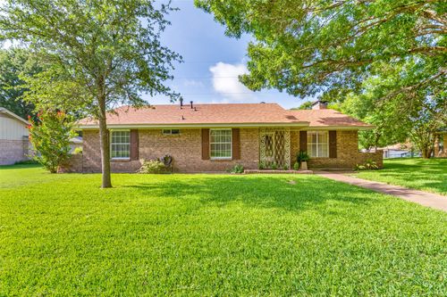 330 Shockley Ave, Desoto, TX, 75115-3227 | Card Image