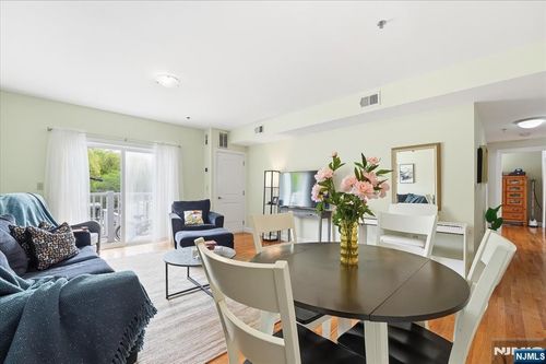 902 5th St, Newark, NJ, 07107-4804 | Card Image