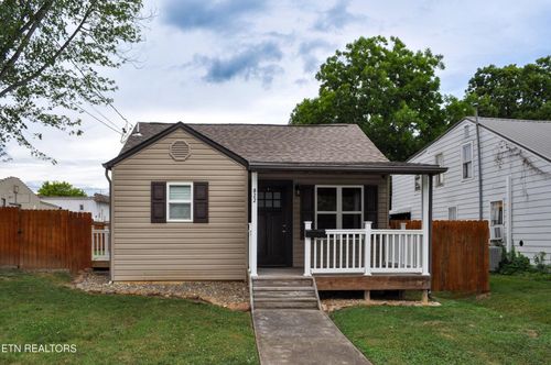 822 Carson St, Greeneville, TN, 37743-4706 | Card Image