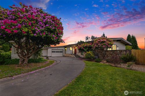 211 15th Street, Snohomish, WA, 98290 | Card Image
