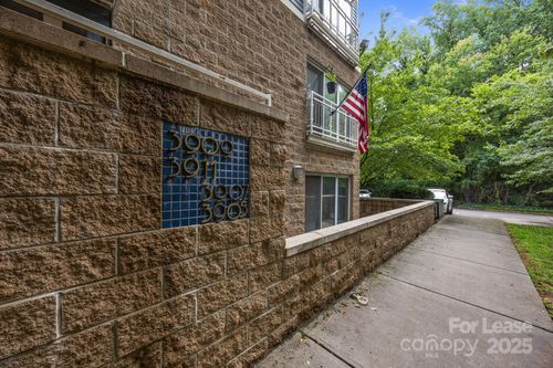 3907 Picasso Ct, Charlotte, NC, 28205-4564 | Card Image