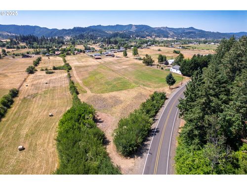 1555 Northside Rd, Sutherlin, OR, 97479-7709 | Card Image