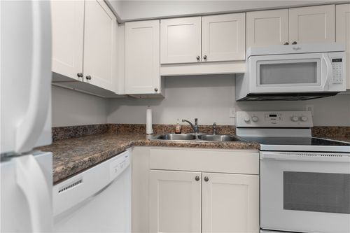 c-692 Robinwood Dr, Scott Twp, PA, 15216 | Card Image
