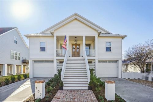 303 Morgan St, Madisonville, LA, 70447-9460 | Card Image