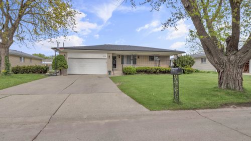 37370 Gregory Dr, Sterling Heights, MI, 48312-1922 | Card Image