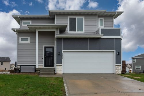 800 Ne 14th St, Grimes, IA, 50111-2368 | Card Image