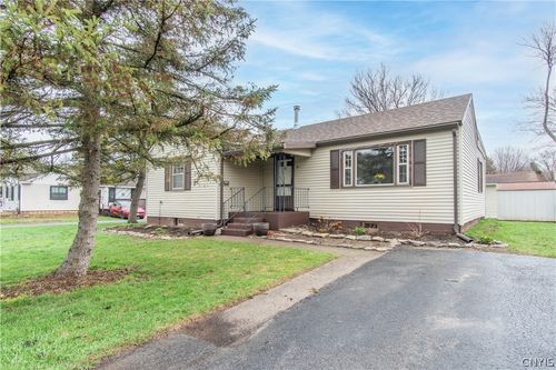 111 E Washington St, Sackets Harbor, NY, 13685-5109 | Card Image