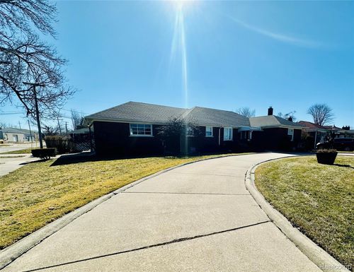 20880 Revere St, Saint Clair Shores, MI, 48080-1125 | Card Image