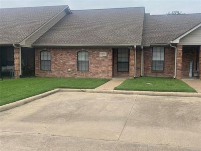 Single story home featuring a front yard | Image 2