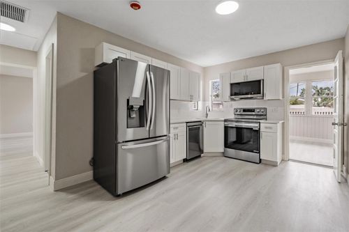 14040 Miramar Ave, MADEIRA BEACH, FL, 33708-2215 | Card Image