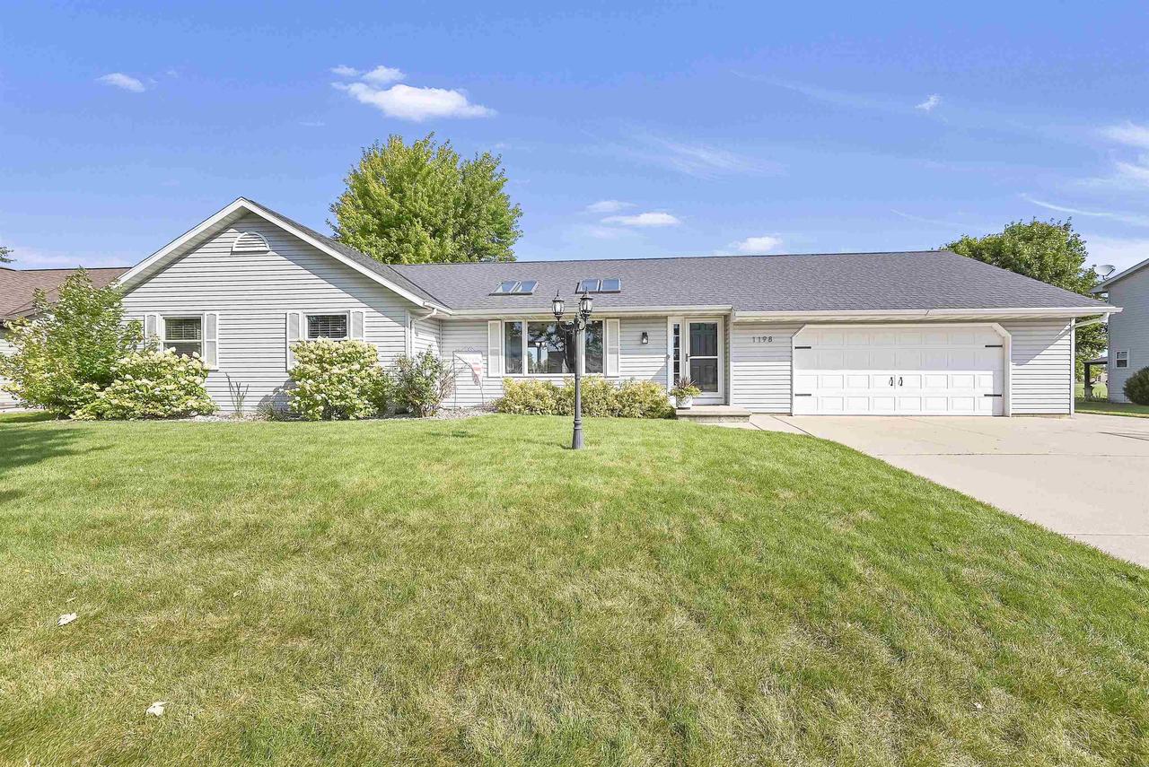Meadow View Ln, DE Pere, WI 54115