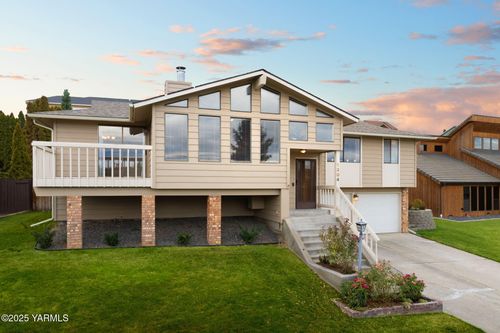 1304 Cedar Ln, Selah, WA, 98942-1717 | Card Image