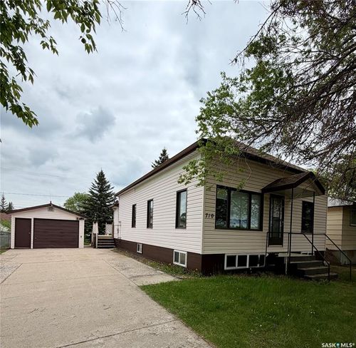 710 Prince St, Hudson Bay, SK, S0E0Y0 | Card Image