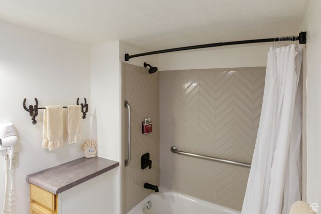 Full bathroom with shower / tub combo with curtain | Image 18