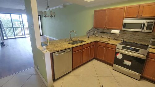 6735-6735 Coral Lake Dr, Margate, FL, 33063-5868 | Card Image