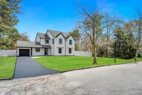 17 Blackpine Dr, Medford, NY, 11763-4102 | Card Image