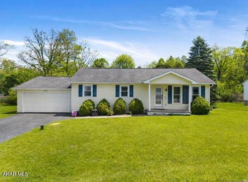 1647 Saint Francis Ln, Altoona, PA, 16602-7321 | Card Image