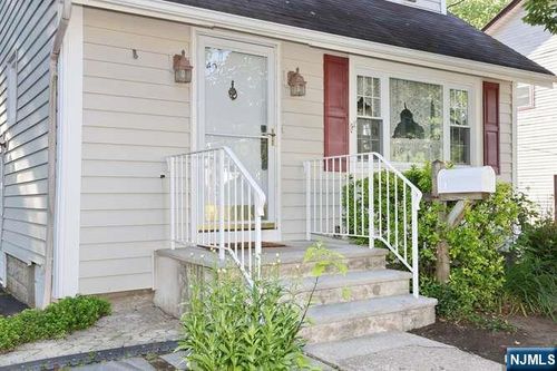 49 S Franklin Ave, Bergenfield, NJ, 07621-2015 | Card Image