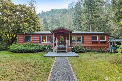 7346 Moon Valley Rd Se, North Bend, WA, 98045-9147 | Card Image