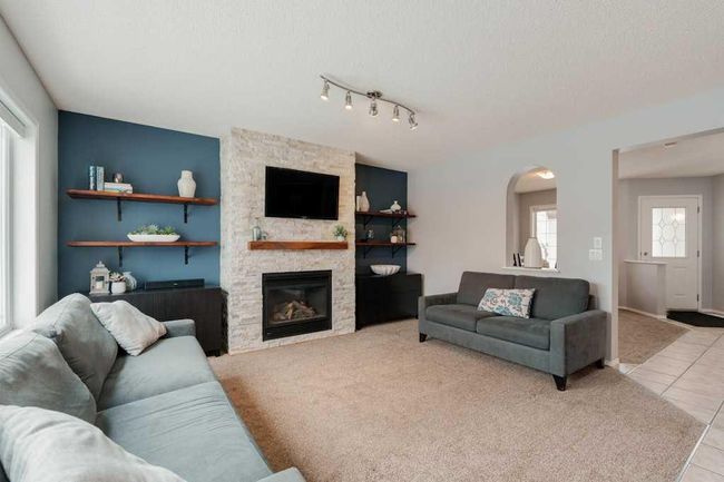 145 Douglas Glen Manor Se, Home with 3 bedrooms, 3 bathrooms and 4 parking in Calgary AB | Image 15