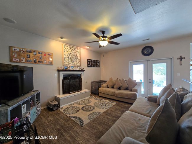 family room | Image 17