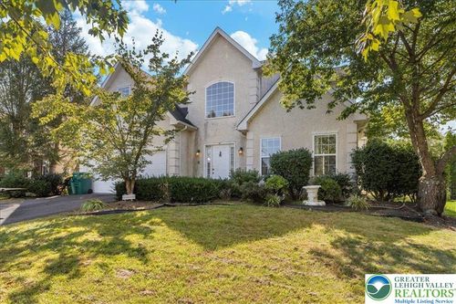 6832 Scenic View Dr, Macungie, PA, 18062-2122 | Card Image