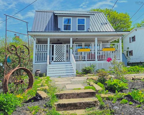 7 Lorne St, Springhill, NS, B0M1X0 | Card Image