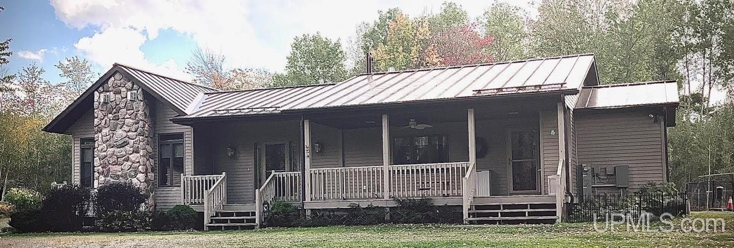 Bayview Ln, Republic, MI 49879