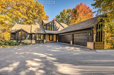 6585 Willowbrook Drive, Home with 5 bedrooms, 4 bathrooms and null parking in Springfield Twp MI | Image 1