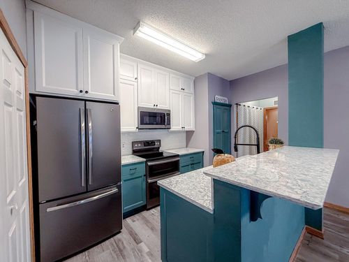 63-15567 Garnet Way, Apple Valley, MN, 55124-5158 | Card Image