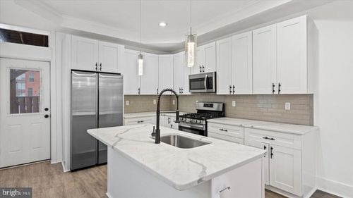 915 N Montford Ave, BALTIMORE, MD, 21205-1231 | Card Image