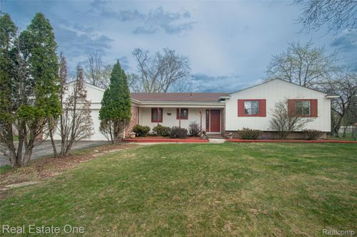 24690 Lakeland St, Farmington Hills, MI, 48336-2063 | Card Image