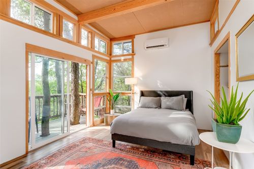 5323 Downs Dr, Austin, TX, 78721-2205 | Card Image