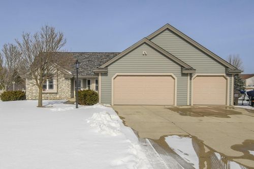 130 Chestnut Way, North Prairie, WI, 53153-9799 | Card Image