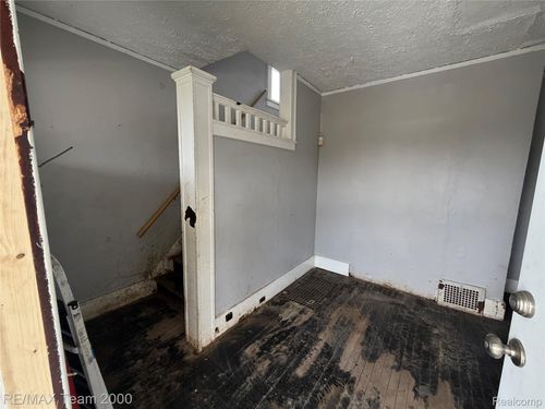 2301 Fullerton St, Detroit, MI, 48238-3575 | Card Image