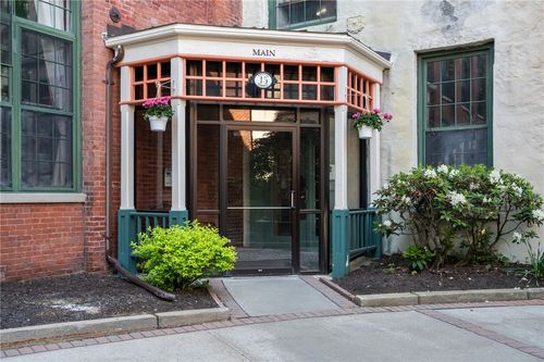 109-15 Higgins St, Smithfield, RI, 02917-4033 | Card Image