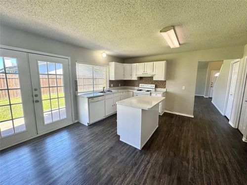 2508 S Center St, Arlington, TX, 76014-1005 | Card Image