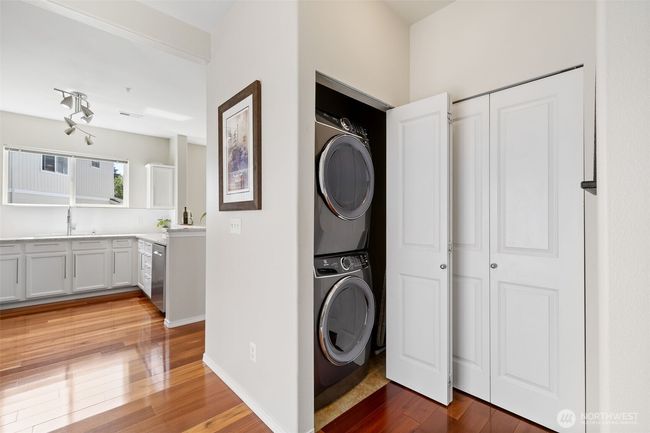 Newer washer and dryer stay with home | Image 22